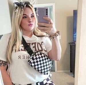 Meet your Posher, Jaci